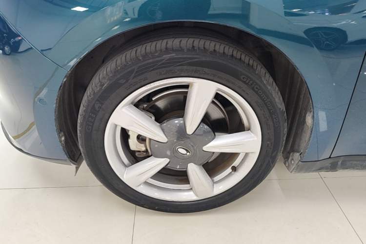 Used ORA Good Cat 2021 400km Standard Range Athena Edition Lithium Iron Phosphate Left Front Wheel Hub