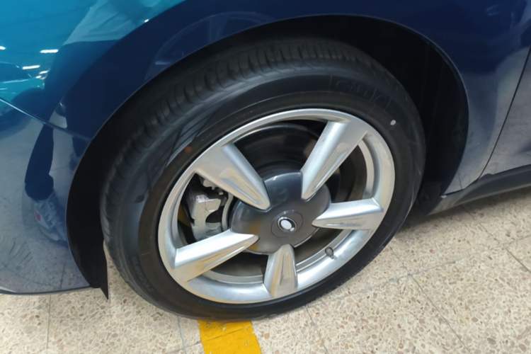 Used ORA Good Cat 2021 400km Standard Range Venus Edition Lithium Iron Phosphate Left Front Wheel Hub