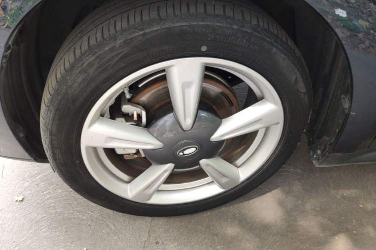 Used ORA Good Cat 2021 400km Standard Range Athena Edition Lithium-Ion Battery Left Front Wheel Hub