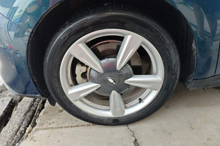 Used ORA Good Cat 2021 400km Standard Range Athena Edition Lithium-Ion Battery Left Front Wheel Hub