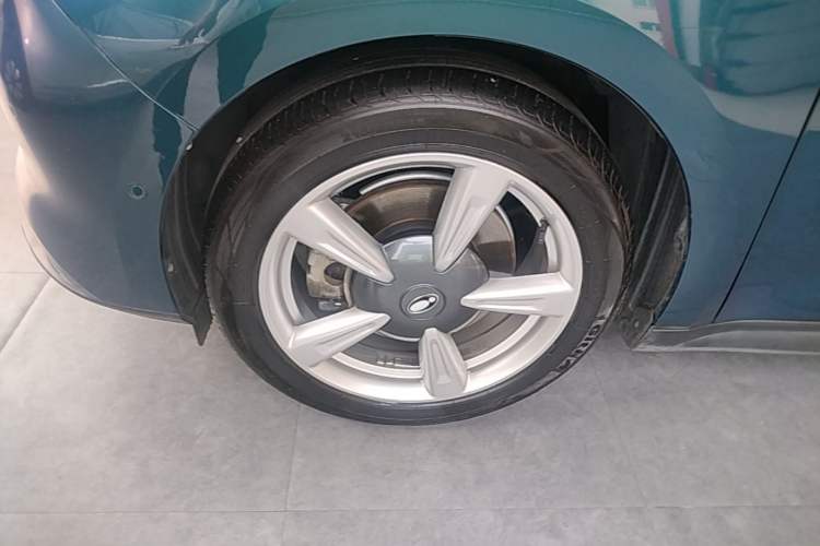 Used ORA Good Cat 2021 400km Standard Range Athena Edition Lithium-Ion Battery Left Front Wheel Hub