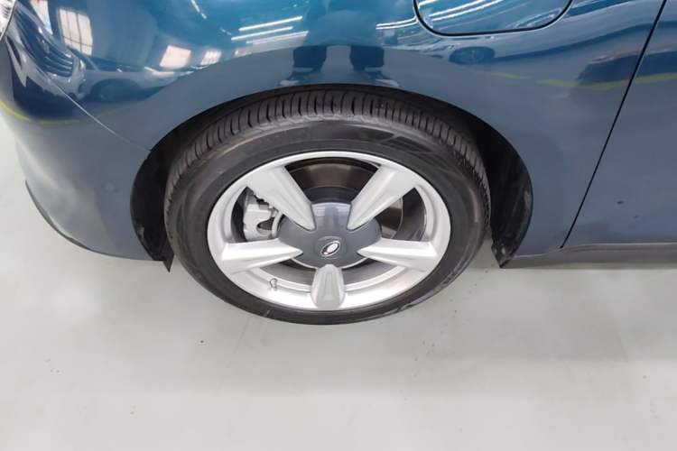 Used ORA Good Cat 2021 400km Standard Range Athena Edition Lithium-Ion Battery Left Front Wheel Hub
