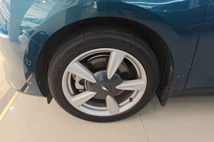 Used ORA Good Cat 2021 400km Standard Range Athena Edition Lithium-Ion Battery Left Front Wheel Hub