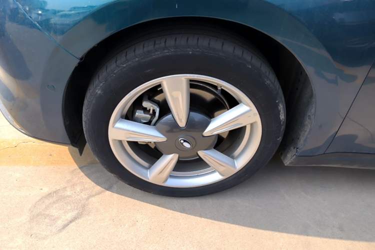 Used ORA Good Cat 2021 400km Standard Range Athena Edition Lithium-Ion Battery Left Front Wheel Hub