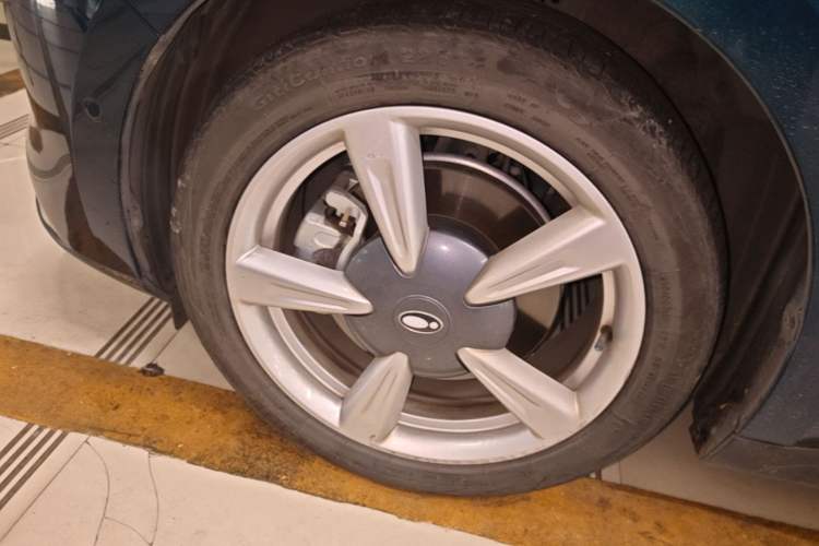 Used ORA Good Cat 2021 400km Standard Range Athena Edition Lithium Iron Phosphate Left Front Wheel Hub