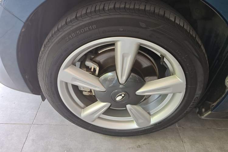 Used ORA Good Cat 2021 400km Standard Range Venus Edition Lithium-Ion Battery Left Front Wheel Hub