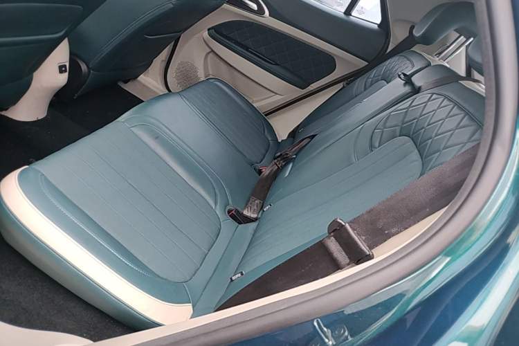 Used ORA Good Cat 2021 400km Standard Range Athena Edition Lithium-Ion Battery Left Rear Seat
