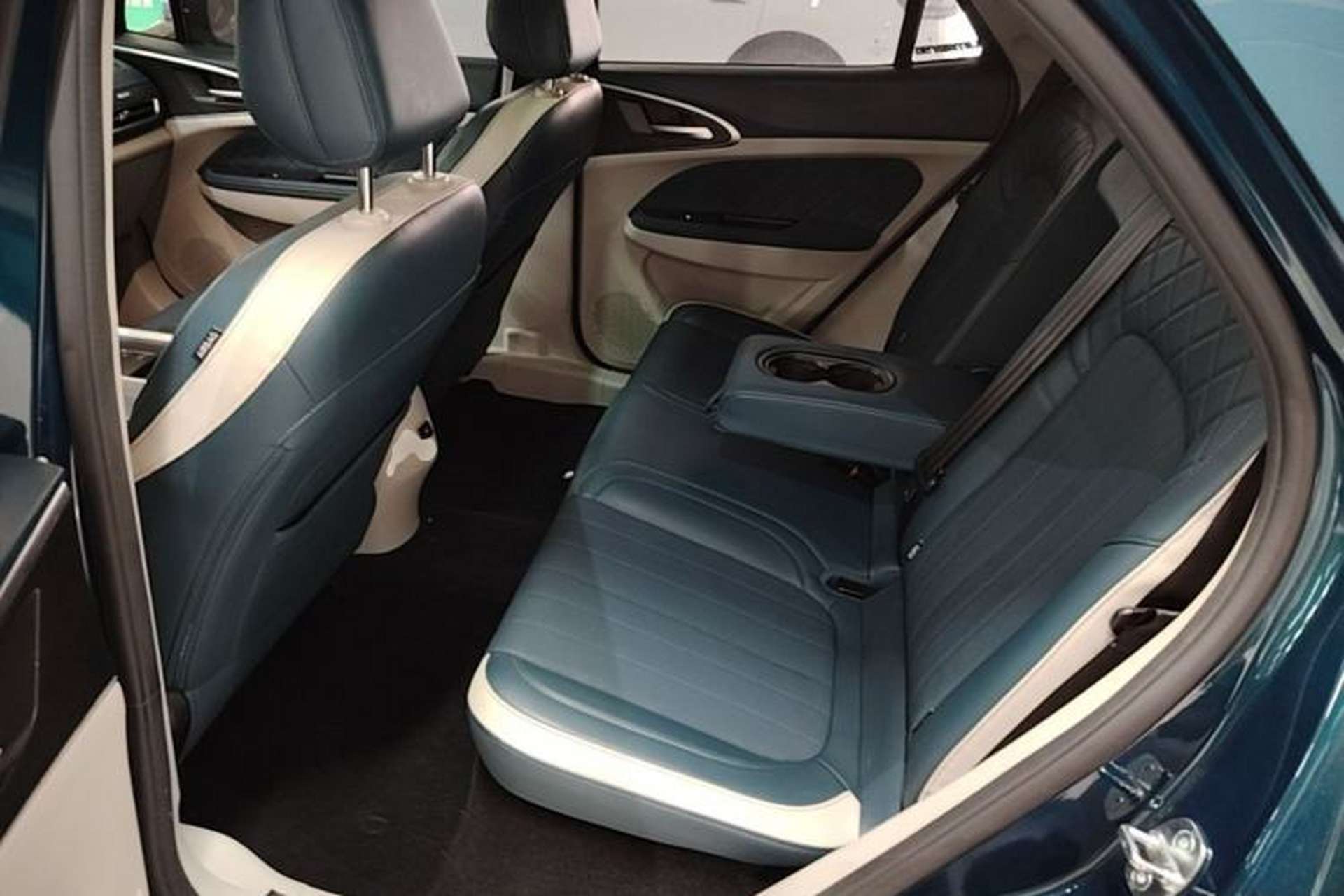 Used ORA Good Cat 2021 400km Standard Range Athena Edition Lithium-Ion Battery Left Rear Seat