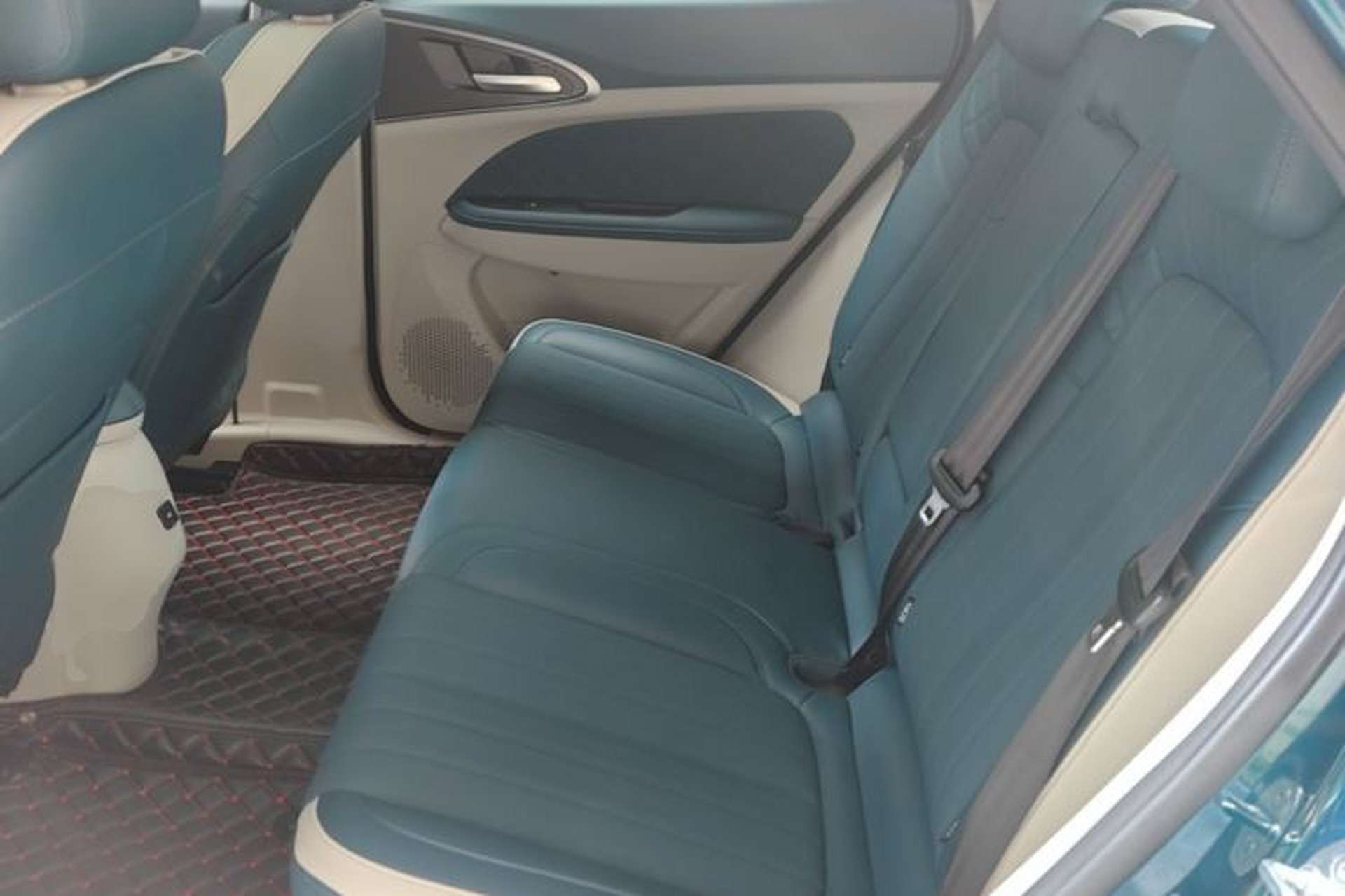 Used ORA Good Cat 2021 400km Standard Range Athena Edition Lithium-Ion Battery Left Rear Seat