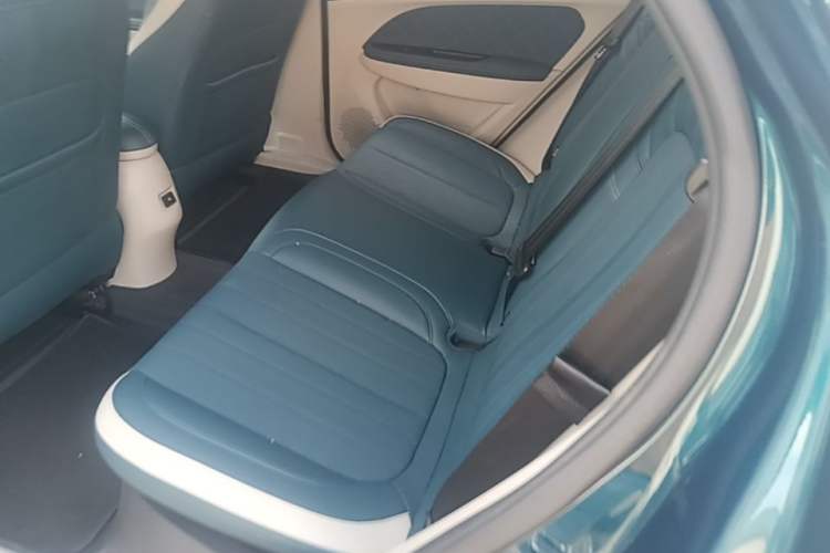 Used ORA Good Cat 2021 400km Standard Range Athena Edition Lithium-Ion Battery Left Rear Seat