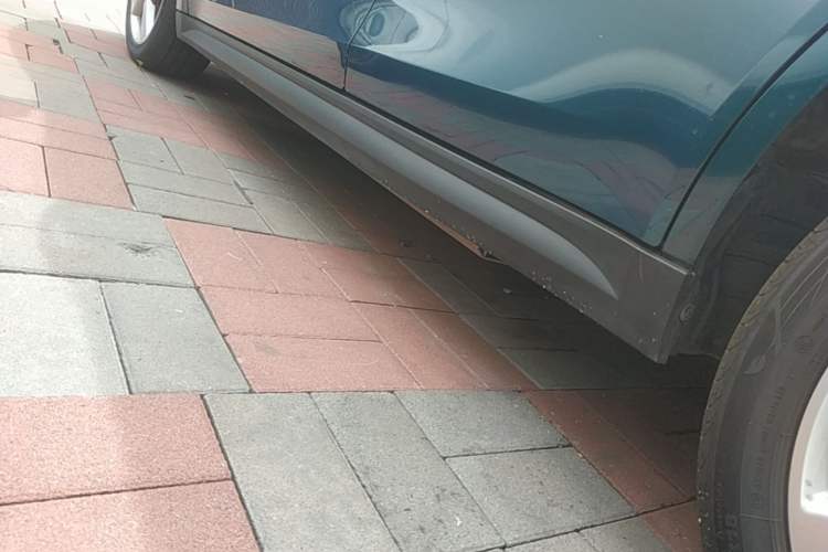 Used ORA Good Cat 2021 400km Standard Range Venus Edition Lithium-Ion Battery Left Side Sill