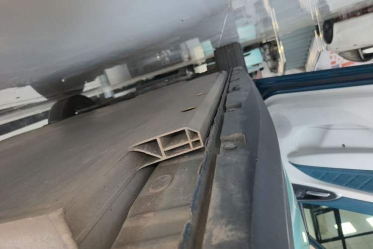 Used ORA Good Cat 2021 500km Long-Range Poseidon Edition Lithium-Ion Battery Left Side Sill