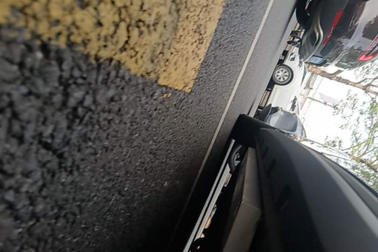 Used ORA Good Cat 2021 400km Standard Range Venus Edition Lithium Iron Phosphate Left Side Sill