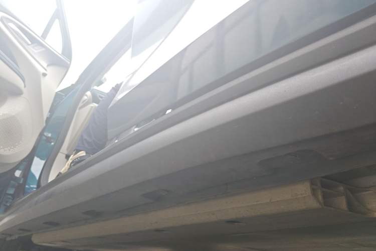 Used ORA Good Cat 2021 500km Long-Range Poseidon Edition Lithium-Ion Battery Left Side Sill