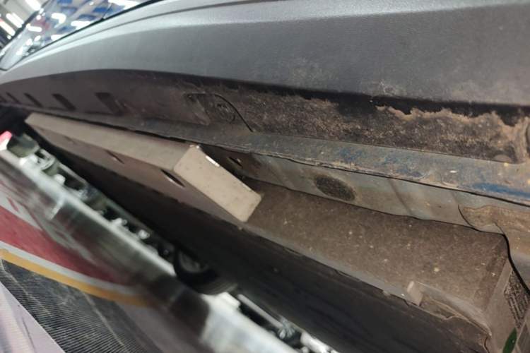 Used ORA Good Cat 2021 400km Standard Range Venus Edition Lithium Iron Phosphate Left Side Sill