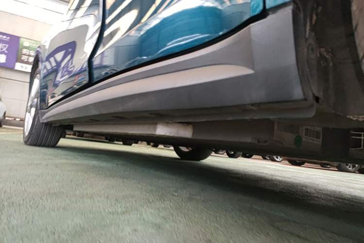 Used ORA Good Cat 2021 400km Standard Range Venus Edition Lithium Iron Phosphate Left Side Sill