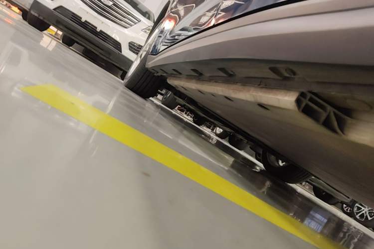 Used ORA Good Cat 2021 400km Standard Range Athena Edition Lithium-Ion Battery Left Side Sill