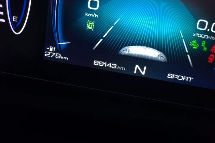 Used ORA Good Cat 2021 500km Long-Range Poseidon Edition Lithium-Ion Battery Odometer Close Up