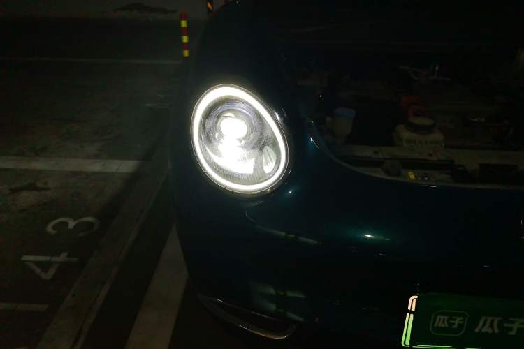 Used ORA Good Cat 2021 400km Standard Range Athena Edition Lithium-Ion Battery Right Front Headlight