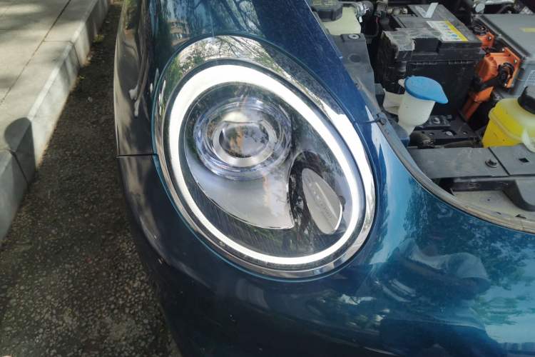 Used ORA Good Cat 2021 400km Standard Range Venus Edition Lithium Iron Phosphate Right Front Headlight