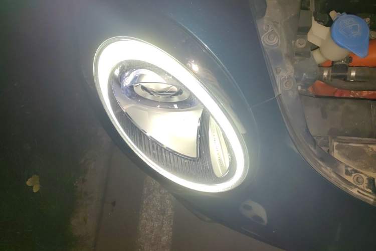 Used ORA Good Cat 2021 400km Standard Range Venus Edition Lithium-Ion Battery Right Front Headlight