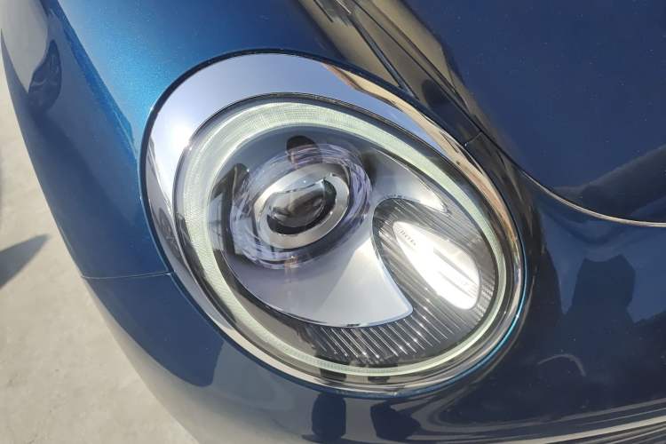 Used ORA Good Cat 2021 400km Standard Range Venus Edition Lithium-Ion Battery Right Front Headlight