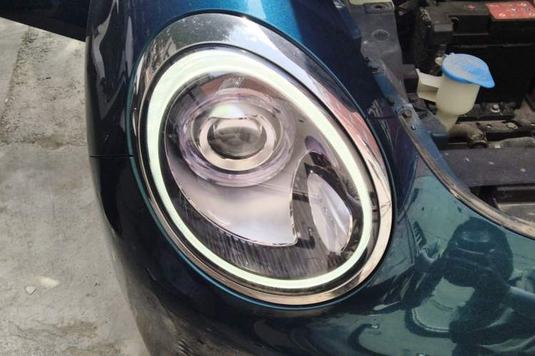 Used ORA Good Cat 2021 400km Standard Range Athena Edition Lithium-Ion Battery Right Front Headlight
