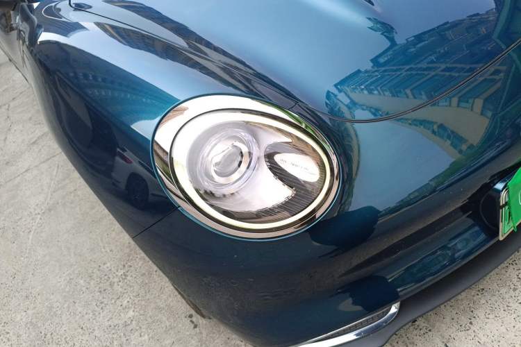 Used ORA Good Cat 2021 400km Standard Range Athena Edition Lithium-Ion Battery Right Front Headlight