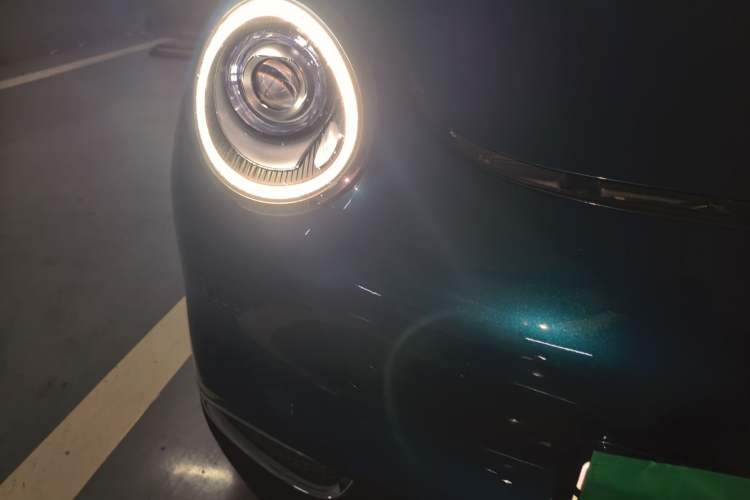 Used ORA Good Cat 2021 500km Long-Range Poseidon Edition Lithium-Ion Battery Right Front Headlight