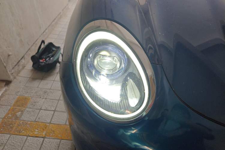Used ORA Good Cat 2021 400km Standard Range Venus Edition Lithium Iron Phosphate Right Front Headlight