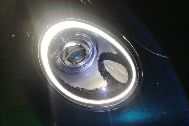 Used ORA Good Cat 2021 400km Standard Range Athena Edition Lithium Iron Phosphate Right Front Headlight