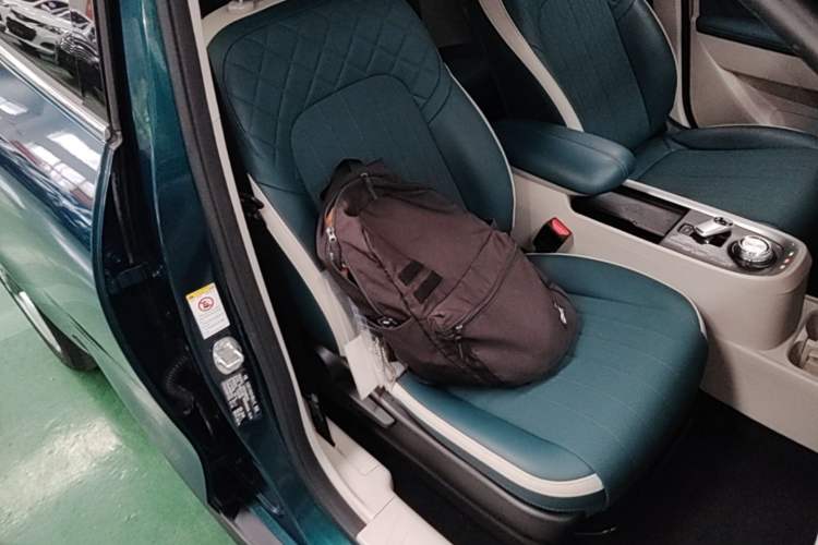 Used ORA Good Cat 2021 400km Standard Range Venus Edition Lithium-Ion Battery Right Front Seat