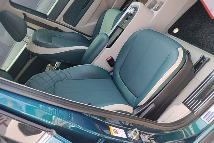 Used ORA Good Cat 2021 400km Standard Range Business Edition Lithium-Ion Battery Right Front Seat