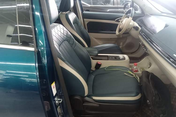 Used ORA Good Cat 2021 400km Standard Range Venus Edition Lithium-Ion Battery Right Front Seat