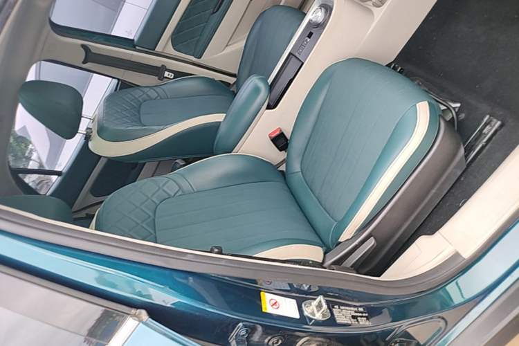 Used ORA Good Cat 2021 400km Standard Range Athena Edition Lithium-Ion Battery Right Front Seat