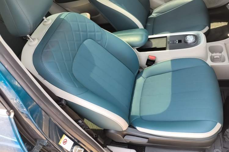 Used ORA Good Cat 2021 400km Standard Range Athena Edition Lithium-Ion Battery Right Front Seat