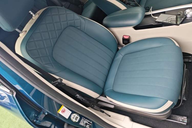 Used ORA Good Cat 2021 500km Long-Range Poseidon Edition Lithium-Ion Battery Right Front Seat