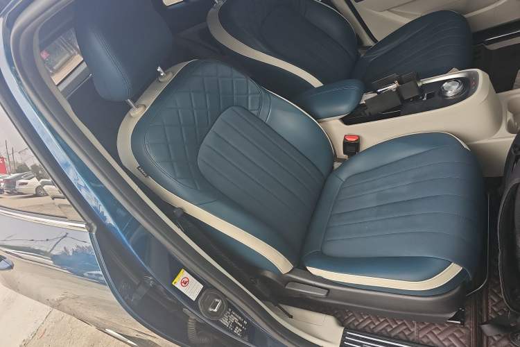 Used ORA Good Cat 2021 400km Standard Range Athena Edition Lithium-Ion Battery Right Front Seat
