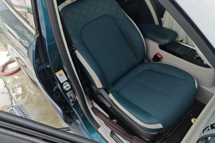 Used ORA Good Cat 2021 400km Standard Range Athena Edition Lithium-Ion Battery Right Front Seat