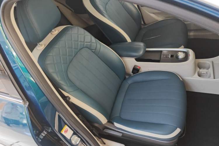 Used ORA Good Cat 2021 400km Standard Range Athena Edition Lithium-Ion Battery Right Front Seat