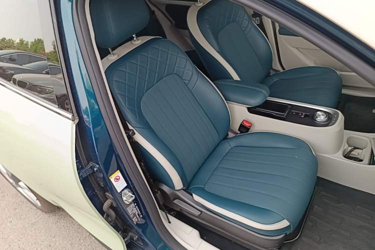 Used ORA Good Cat 2021 400km Standard Range Athena Edition Lithium-Ion Battery Right Front Seat