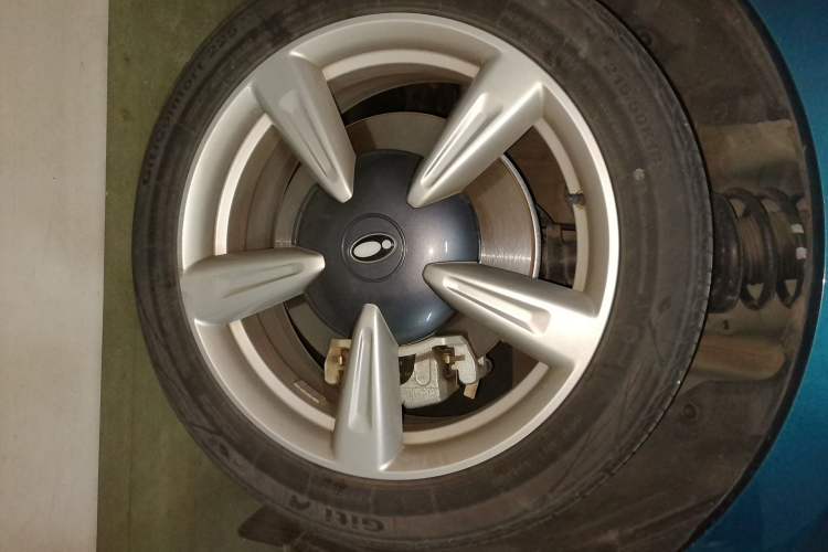 Used ORA Good Cat 2021 400km Standard Range Athena Edition Lithium-Ion Battery Right Front Wheel Hub