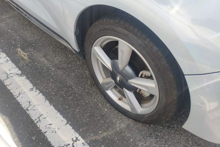Used ORA Good Cat 2021 400km Standard Range Athena Edition Lithium Iron Phosphate Right Front Wheel Hub