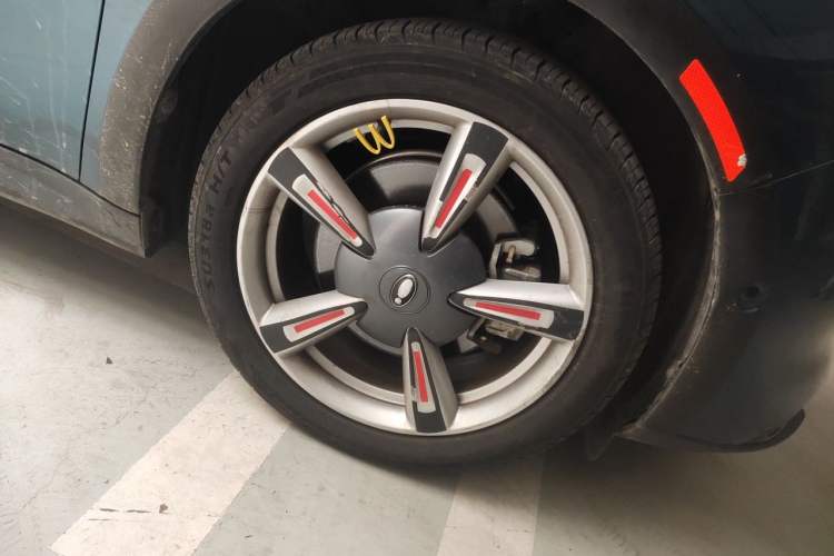 Used ORA Good Cat 2021 400km Standard Range Athena Edition Lithium Iron Phosphate Right Front Wheel Hub