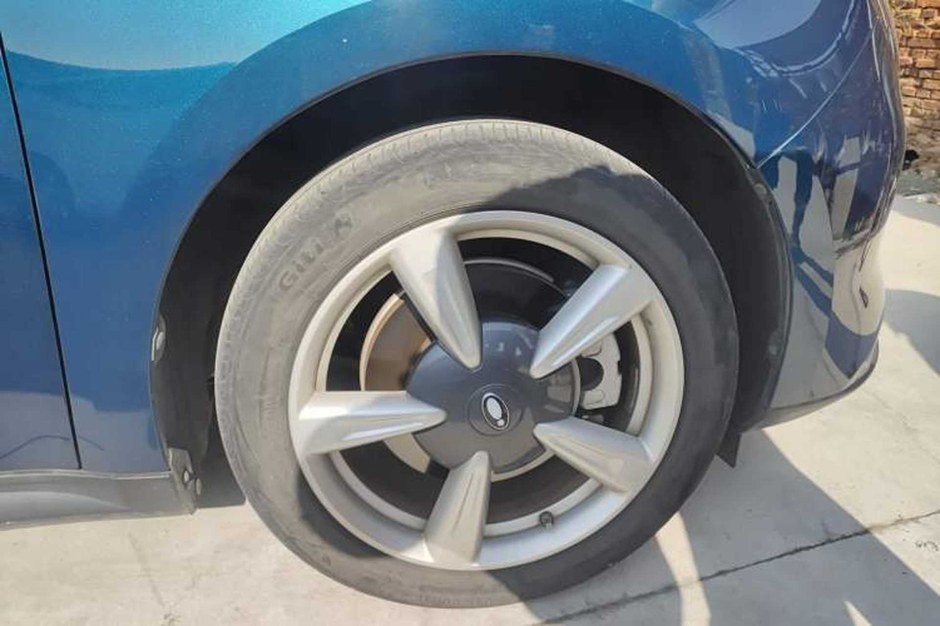 Used ORA Good Cat 2021 400km Standard Range Venus Edition Lithium-Ion Battery Right Front Wheel Hub