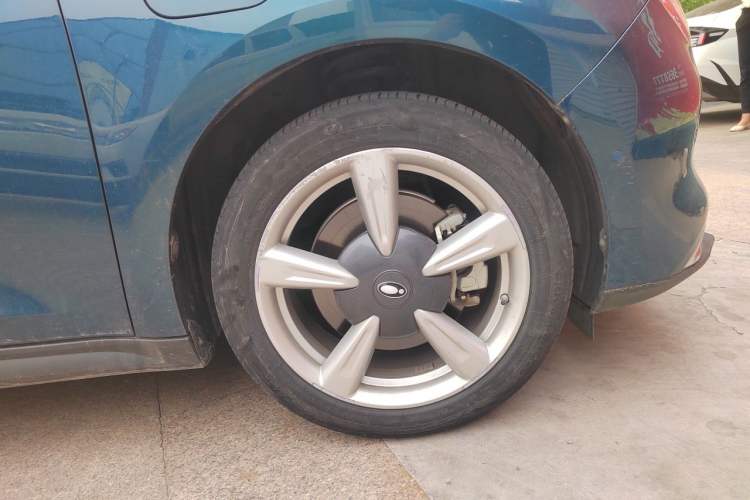 Used ORA Good Cat 2021 400km Standard Range Athena Edition Lithium-Ion Battery Right Front Wheel Hub