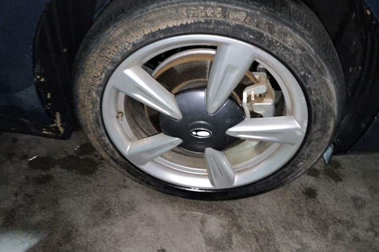 Used ORA Good Cat 2021 400km Standard Range Venus Edition Lithium-Ion Battery Right Front Wheel Hub