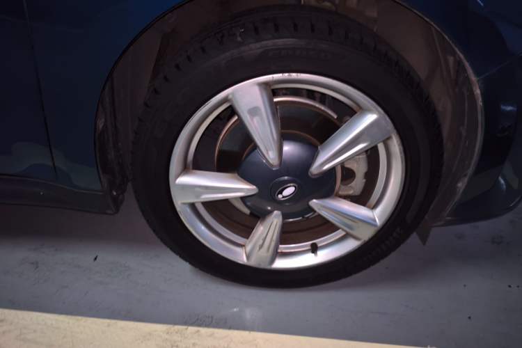 Used ORA Good Cat 2021 500km Long-Range Poseidon Edition Lithium-Ion Battery Right Front Wheel Hub