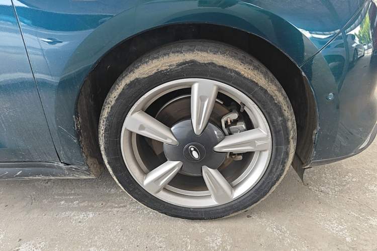 Used ORA Good Cat 2021 400km Standard Range Athena Edition Lithium-Ion Battery Right Front Wheel Hub