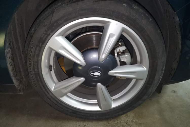 Used ORA Good Cat 2021 500km Long-Range Poseidon Edition Lithium-Ion Battery Right Front Wheel Hub